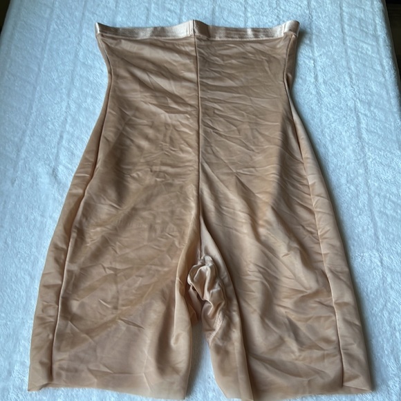 SKIMS Barely There Hi-Waist Sort w/Open Gusset - Picture 7 of 7